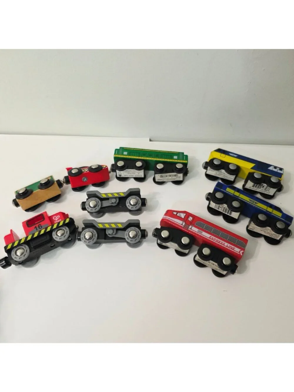 9 Mix Maison Joseph Battat Hape Magnetic Wooden Plastic Train Cars